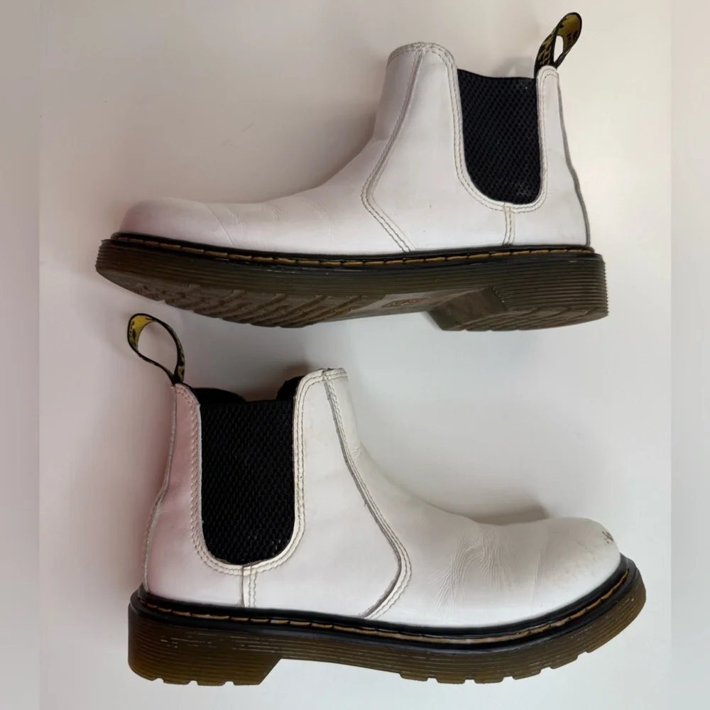 Dr. Martens Junior 2976 Softy T Leather Chelsea Boots in White Junior Size 3